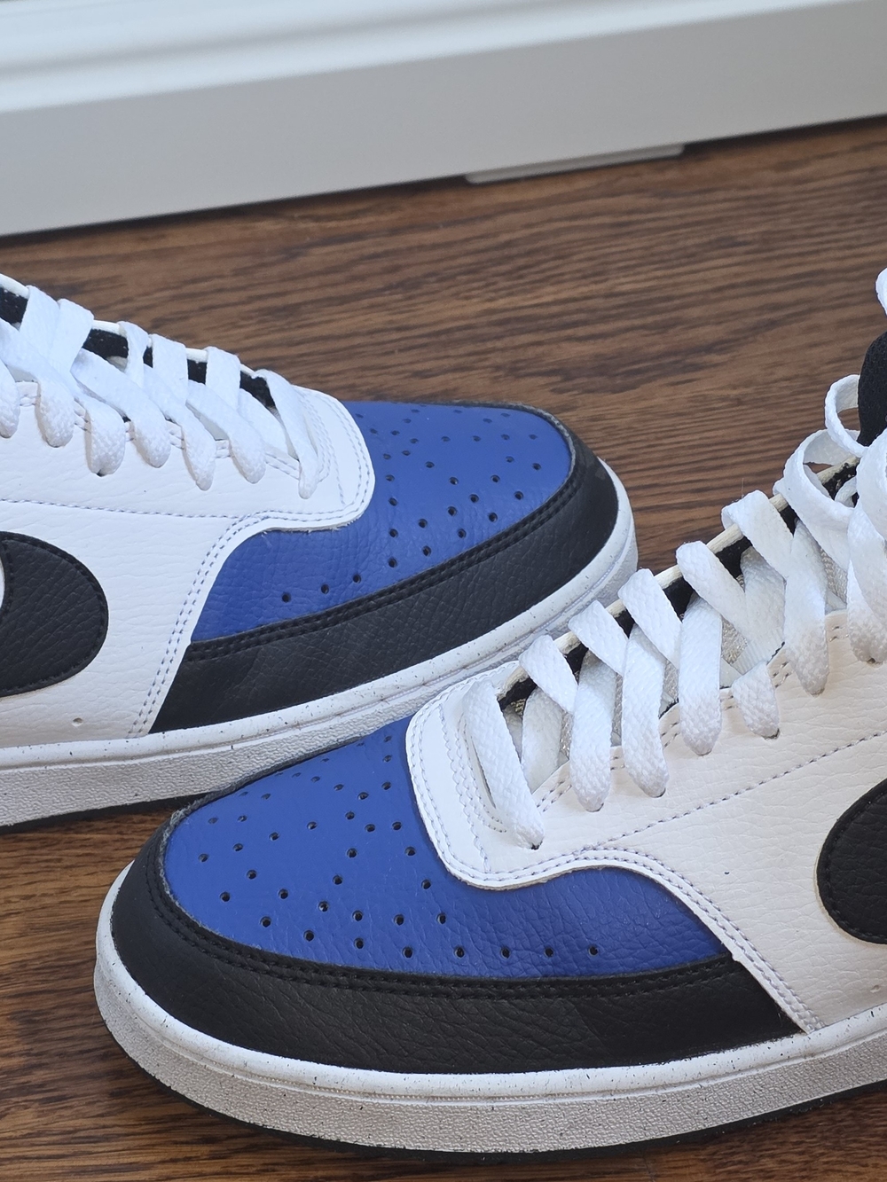 Nike Men’s Low-Top Sneakers - White / Blue / Black